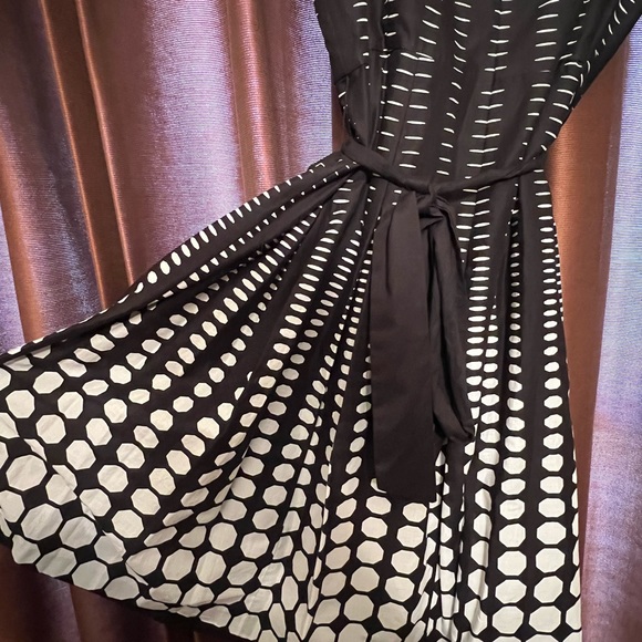 ANNE KLEIN NWT Black/White Sleeveless Fit And Flare Dot Print Dress Tie Waist - Picture 3 of 9
